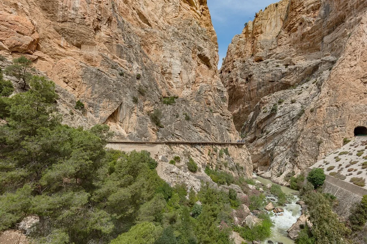 Pasarela del Caminito del Rey sobre el desfiladero de los Gaitanes