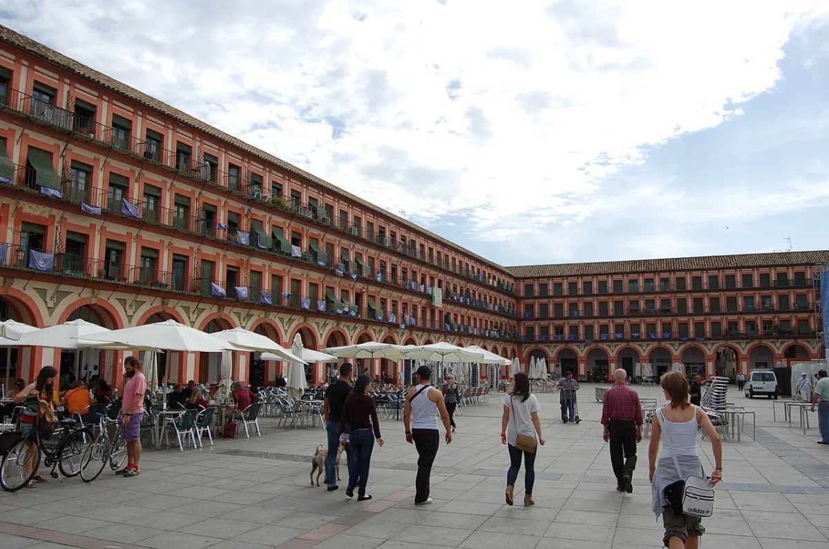 Plaza de la Corredera de Córdoba, en el centro histórico, zona de tabernas y terrazas para una despedida de soltera