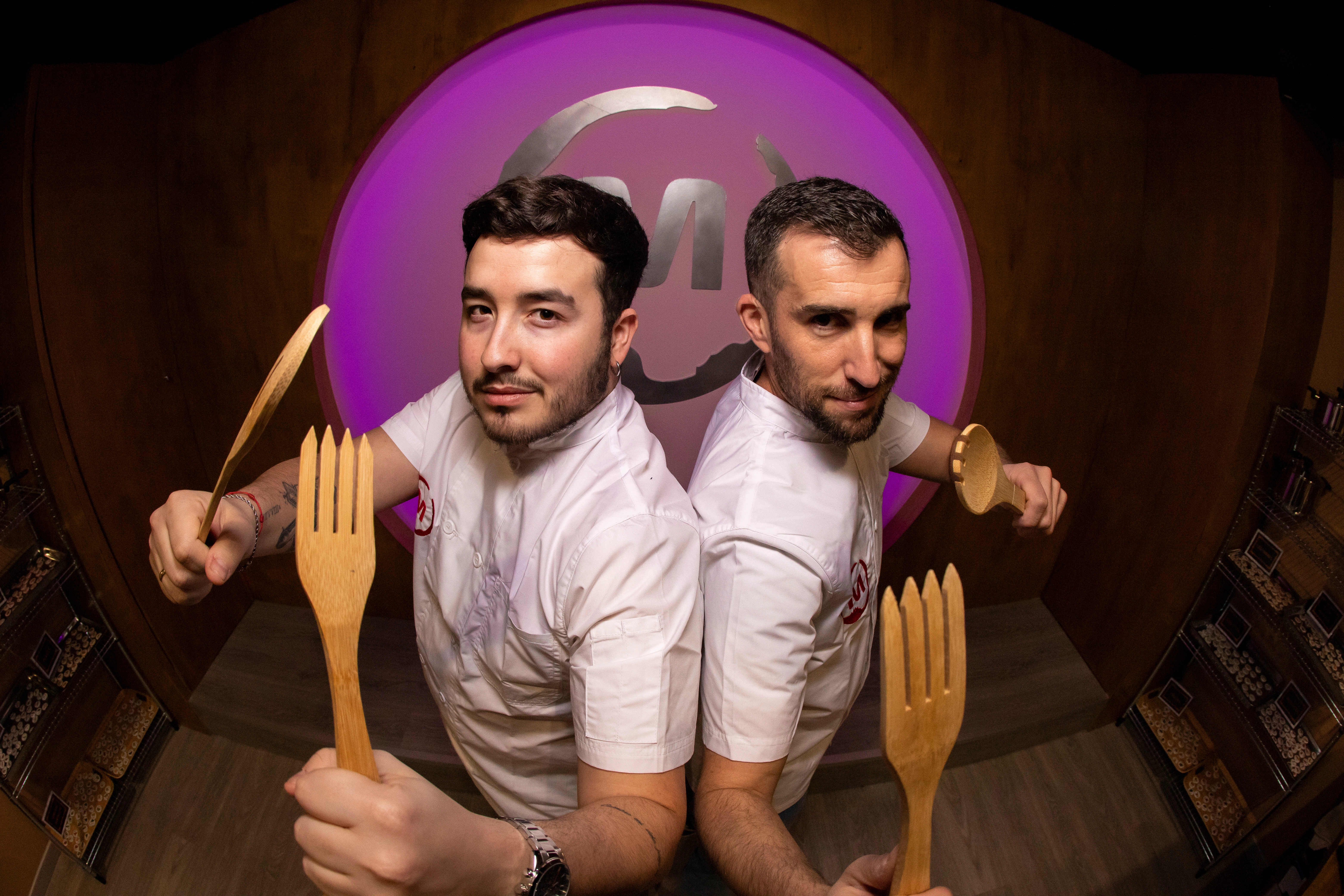 Megachef es un Escape Room para grupos grandes en Sevilla inspirado en el programa de televisión MasterChef. Un plan perfecto para celebrar cumpleaños.