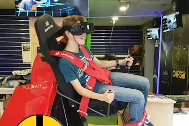 Planes de realidad virtual en Málaga para toda la familia: gafas RV, simuladores y mapas sin cables.