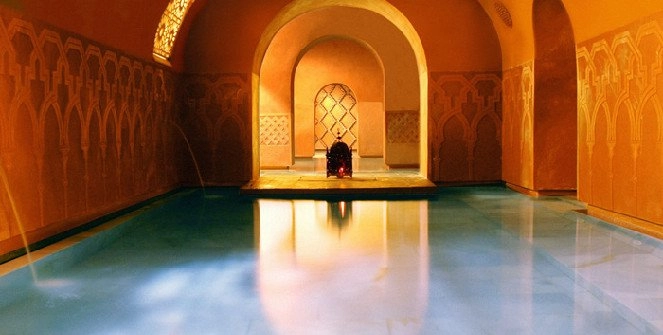 Regala una experiencia de SPA con masaje a tu pareja en un balneario árabe en pleno centro de Madrid