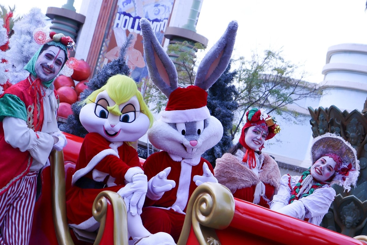 Descubre la temporada de Navidad en Parque Warner Madrid, un plan para disfrutar en familia