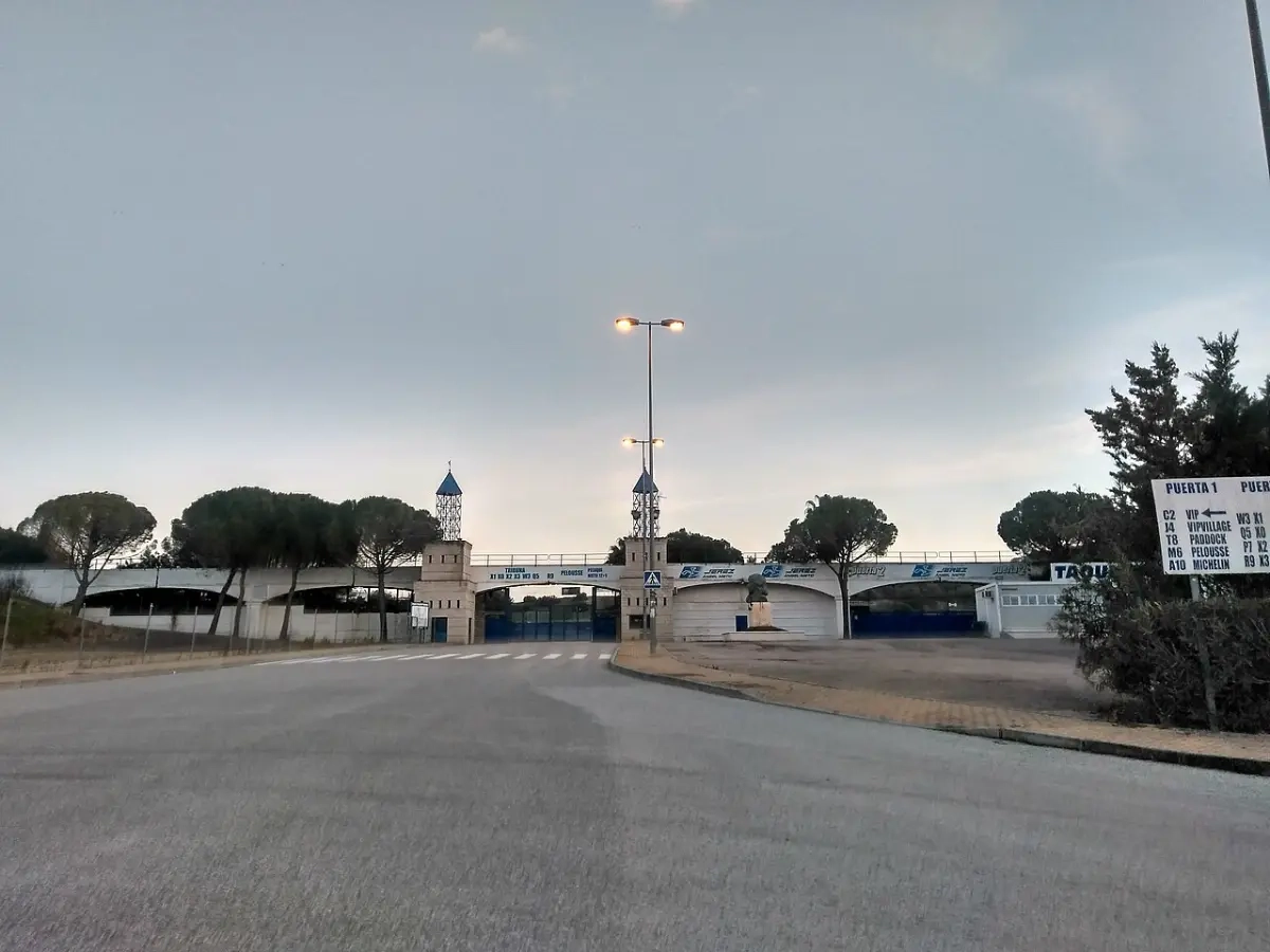Recta de meta del Circuito de Jerez Ángel Nieto, visitable con niños los martes, jueves y sábados