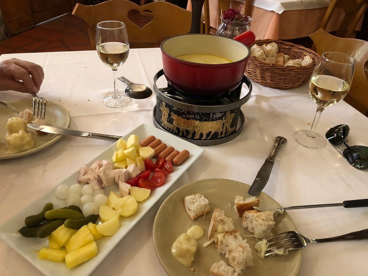 Una Fondue típica de Suiza es una idea para el día de la Madre brutal para amantes del queso.