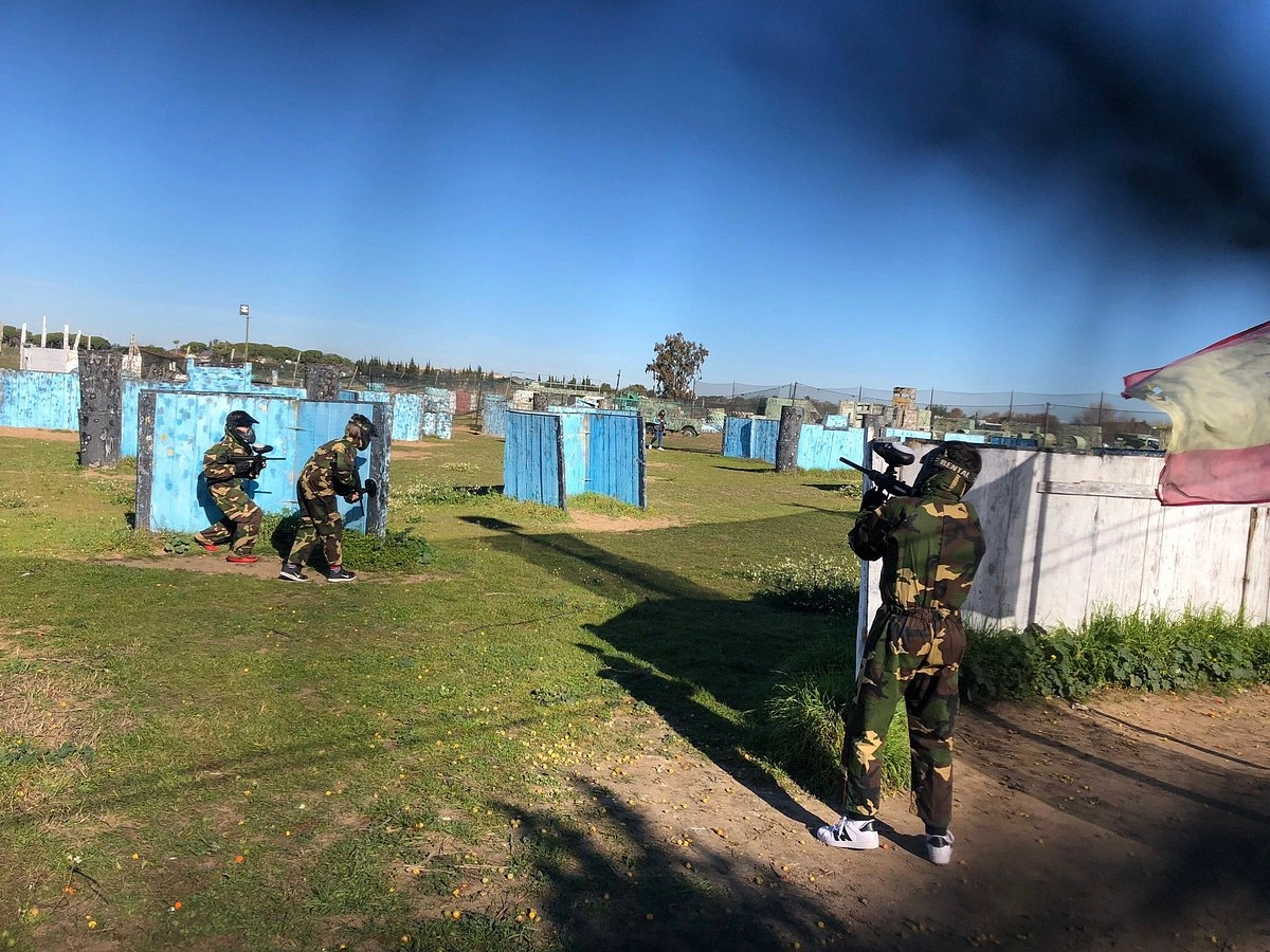 Un plan de despedida que nunca falla en Sevilla: competición por equipos en modo batalla paintball.