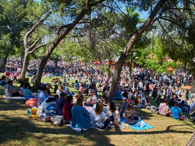 La Pradera de San Isidro en fiestas llena de gente en 2026.