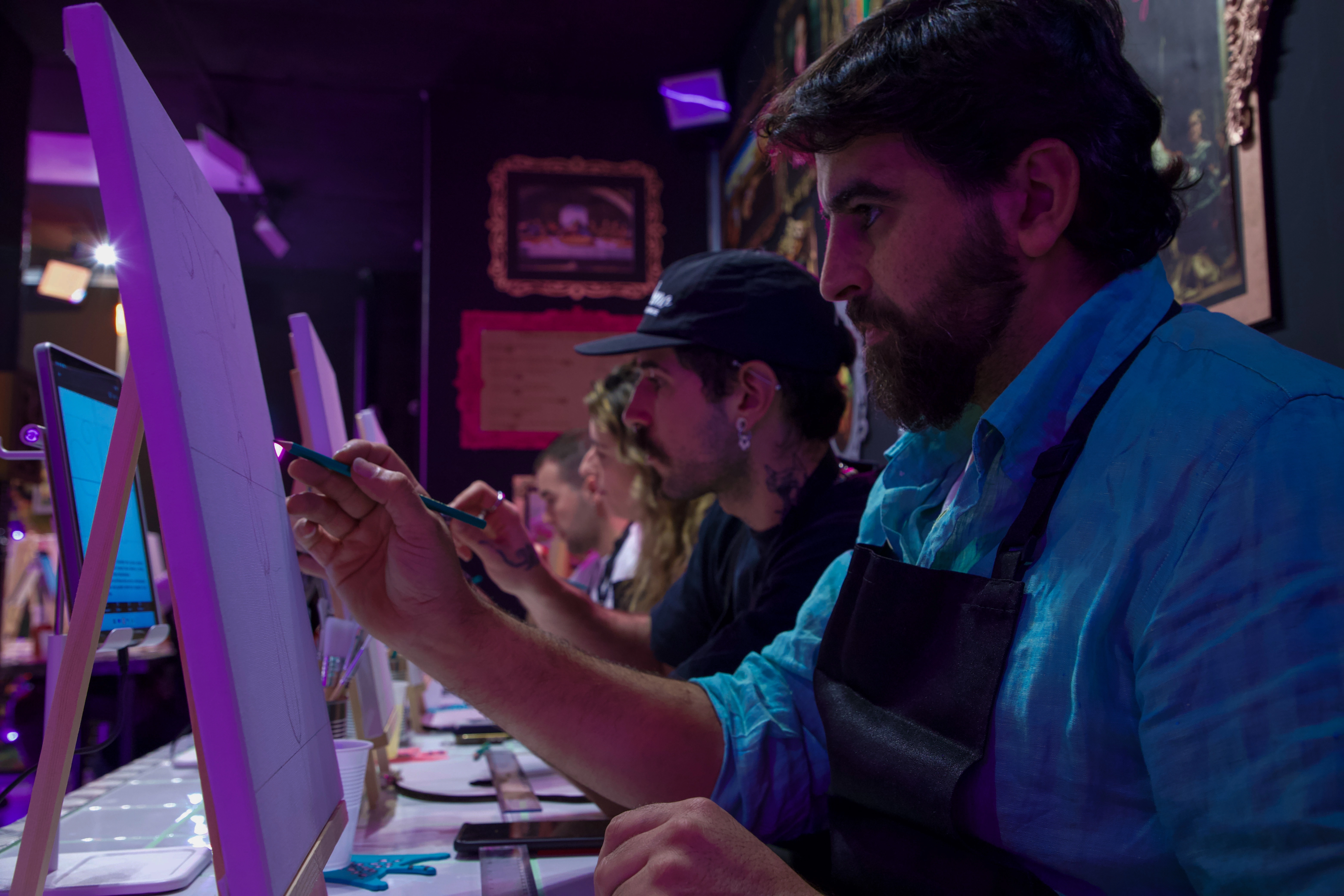 El Art and Wine de Tinto y Tinta es uno de los planes más populares en Valencia: pintar y beber. ¡Lo más!