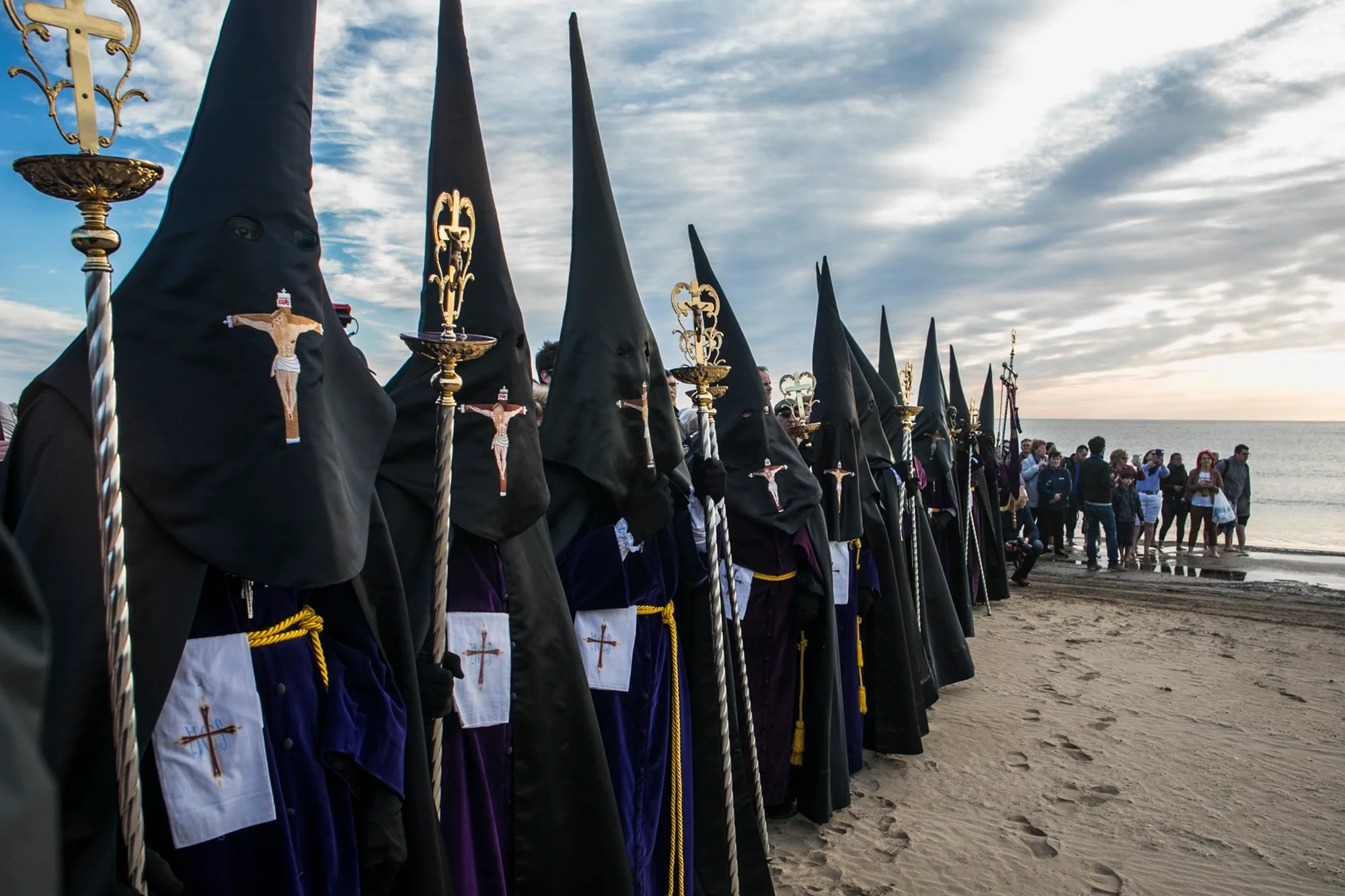 Descubre en qué consiste la Semana Santa Marinera, la más emblemática de Valencia.