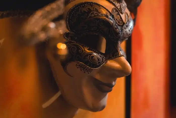 Venetian mask and period props inside one of the themed dining carriages at Experiencity Express Train in Madrid