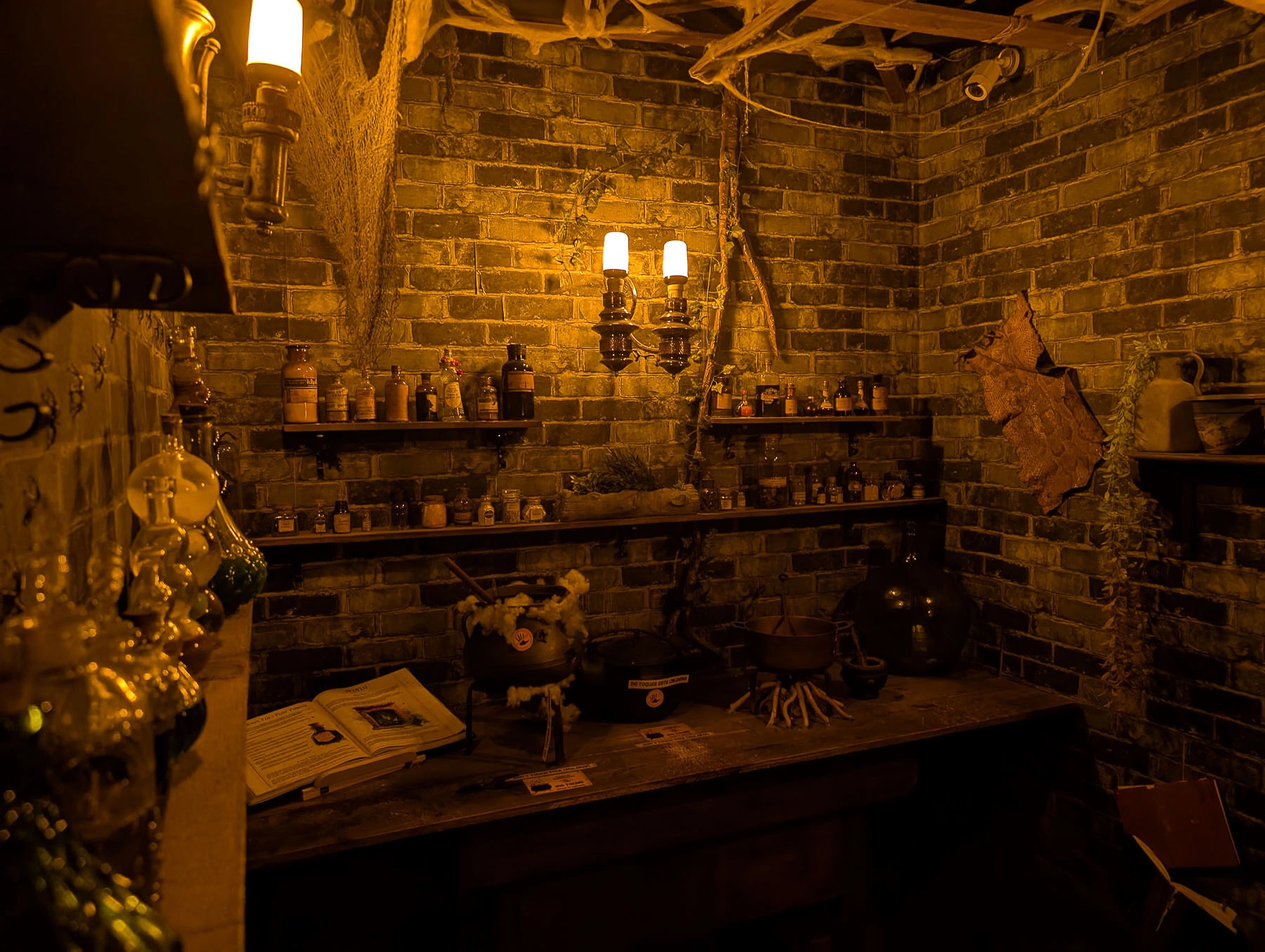 Academia de Magia brings to Valencia the best fantasy escape rooms in English inspired by the magical world of Harry Potter, making it a top choice for anyone looking for an Escape Room in English in Valencia.