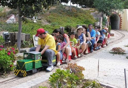 Paseo en trenecito con niños en Alicante