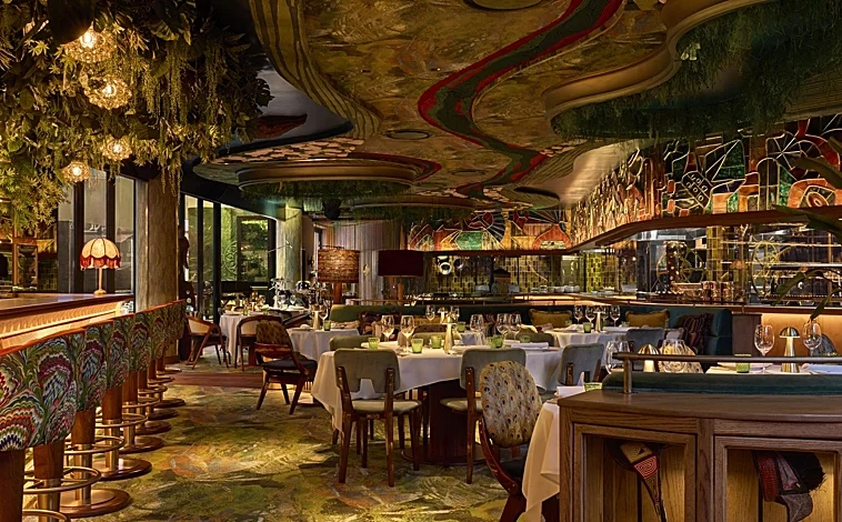 Amazónico es un restaurante instagrameable en Madrid que te hará sentir en plena selva amazónica con vegetación y animales