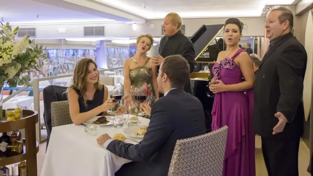 Uno de los sitios originales para cenar en Madrid con musica en directo