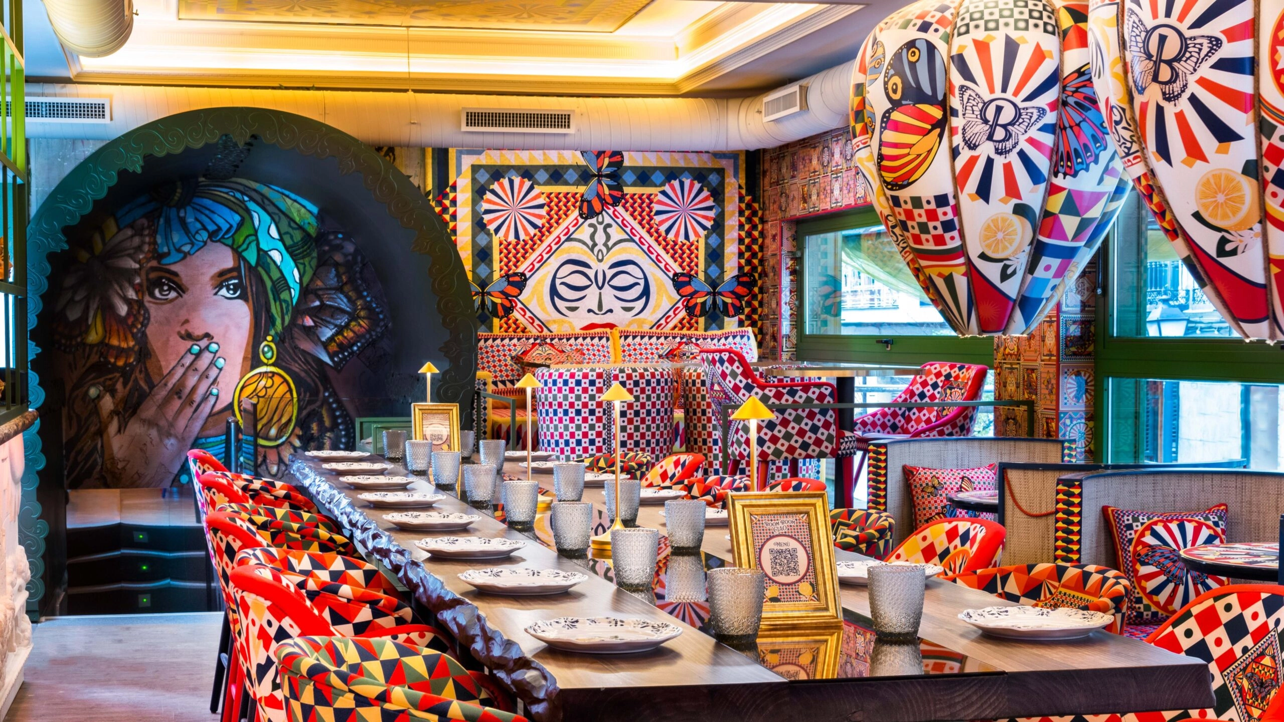Restaurante italiano instagrameable en Madrid con decoración étnica.