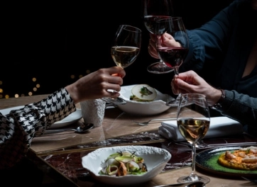 Uno de los sitios originales para cenar en Madrid: cena a ciegas para potenciar tus sentidos