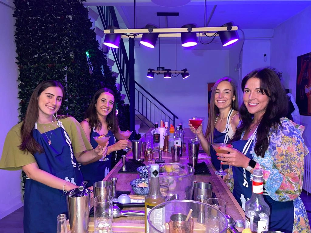 Taller de coctelería donde celebrar cumpleaños en Madrid