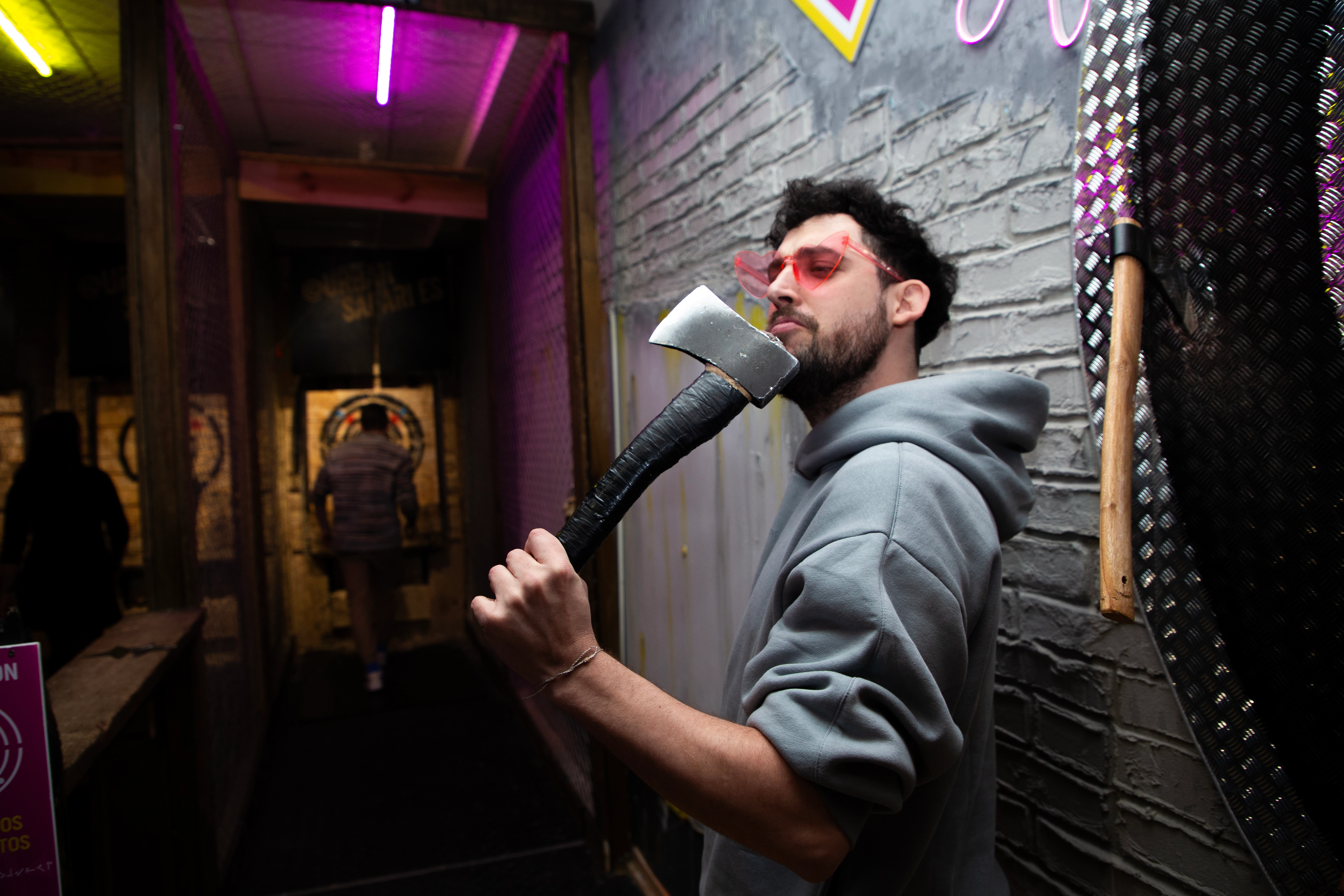 La mejor experiencia de tiro de hachas de Madrid la puedes encontrar en Urban Safari