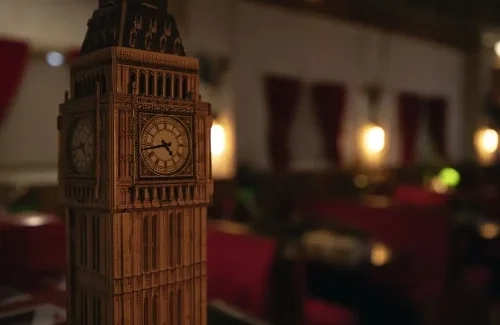 Comedor del Vagón-Cafetería Inglés de Gastroescaperoom, uno de los restaurantes con espectáculo de Madrid